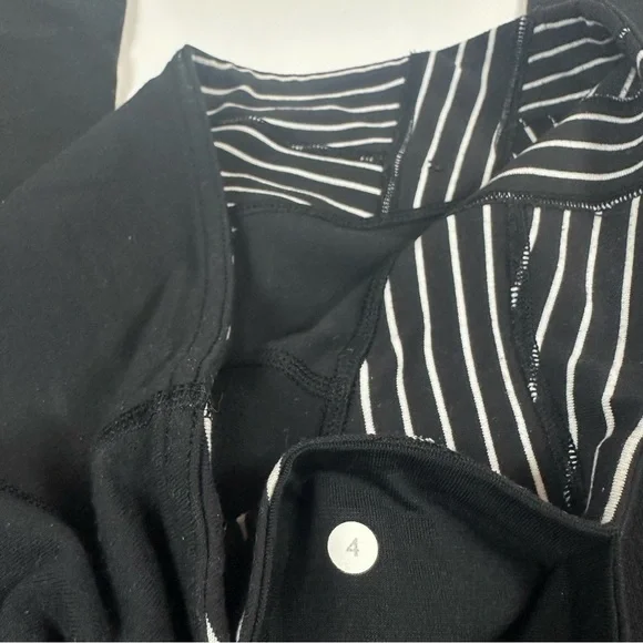 Lululemon Reversible Leggings 21” - Picture 6 of 6